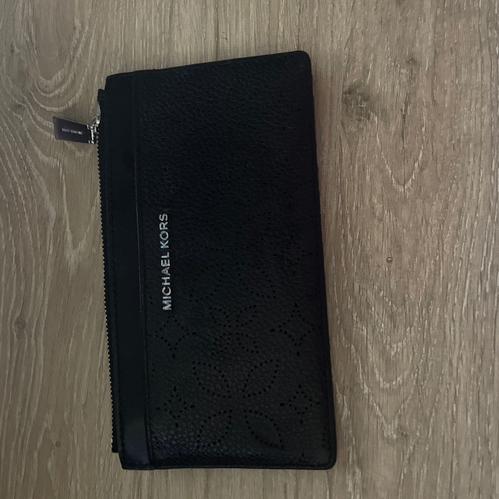 Michael Kors Zipper Wallet